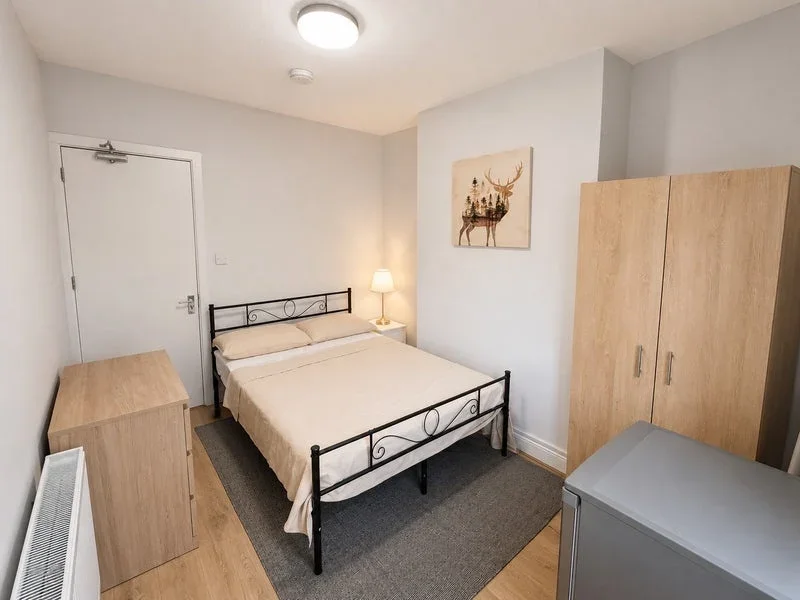 Room Avon Road in Greater London