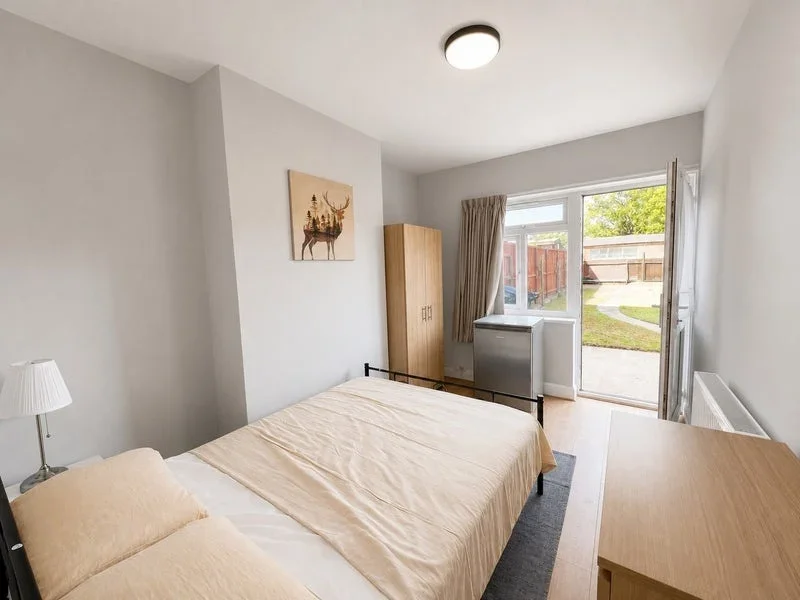 Room Avon Road in Greater London