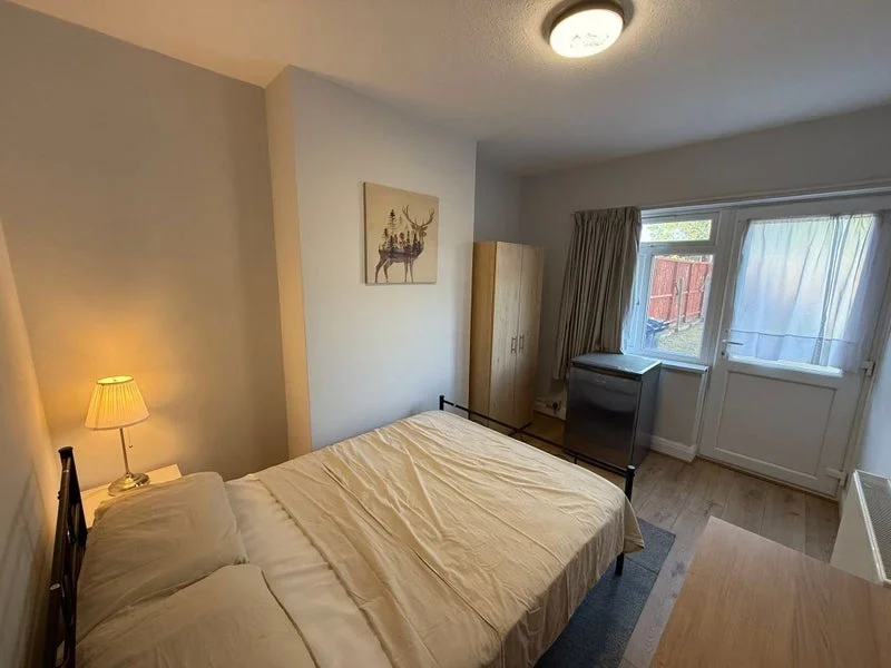 Room Avon Road in Greater London