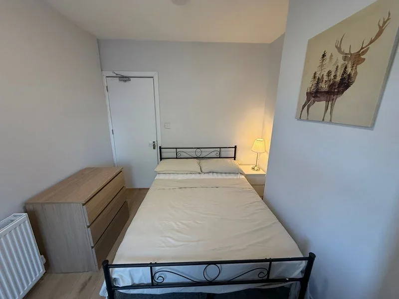 Room Avon Road in Greater London