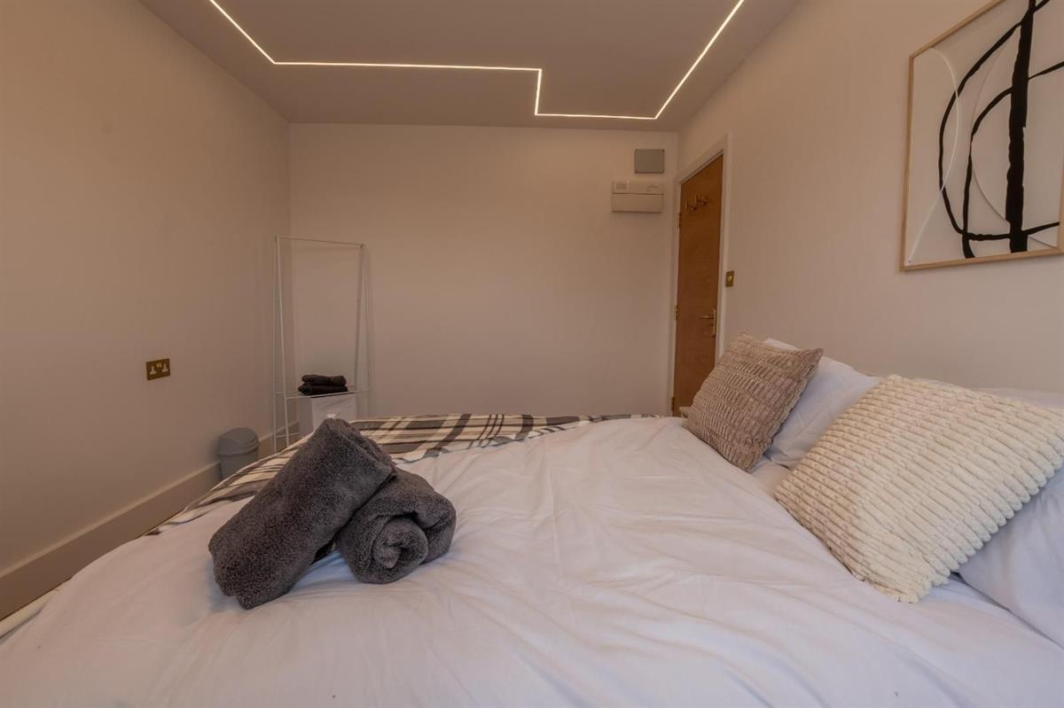 Flat Northolt Road in Greater London