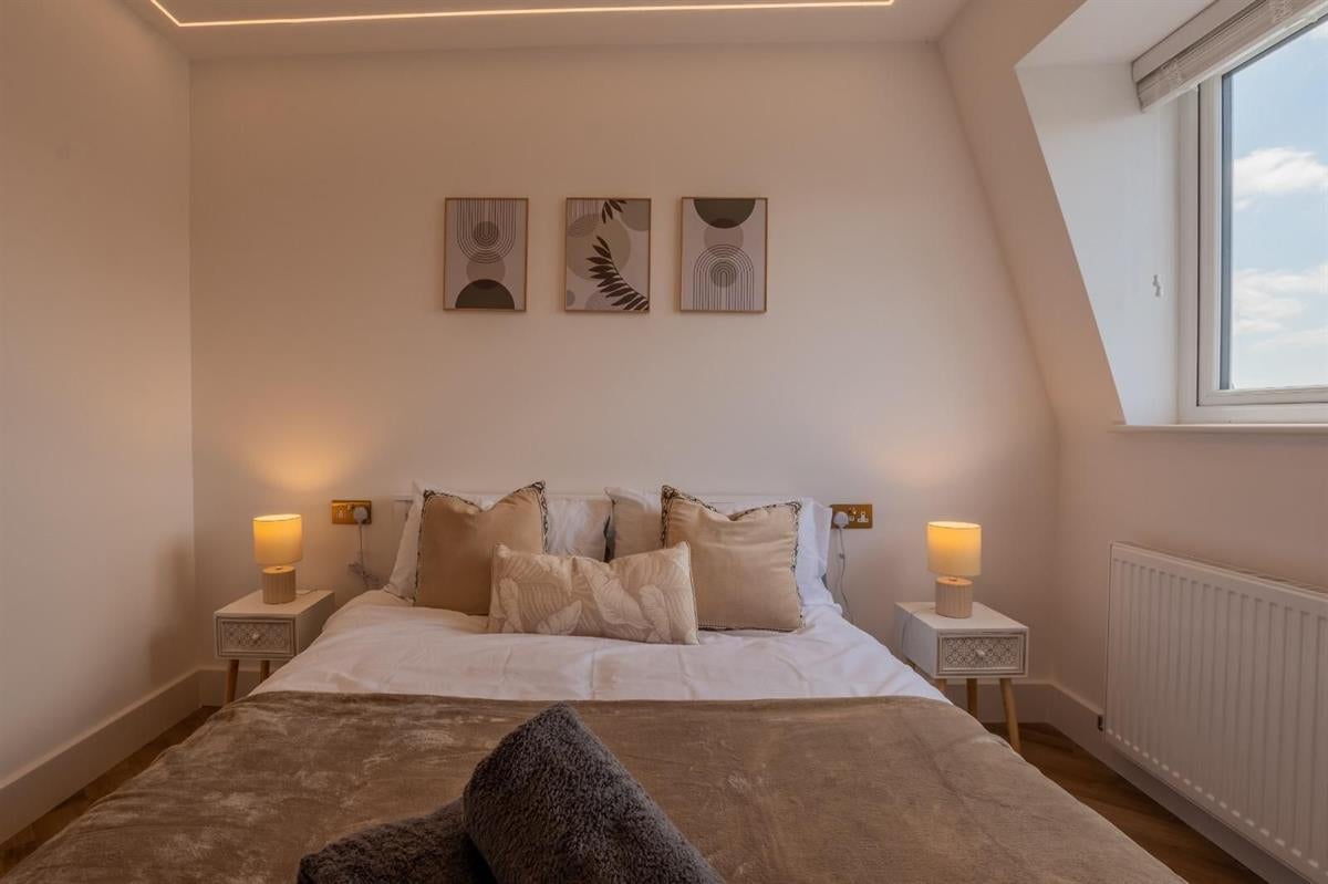 Flat Northolt Road in Greater London