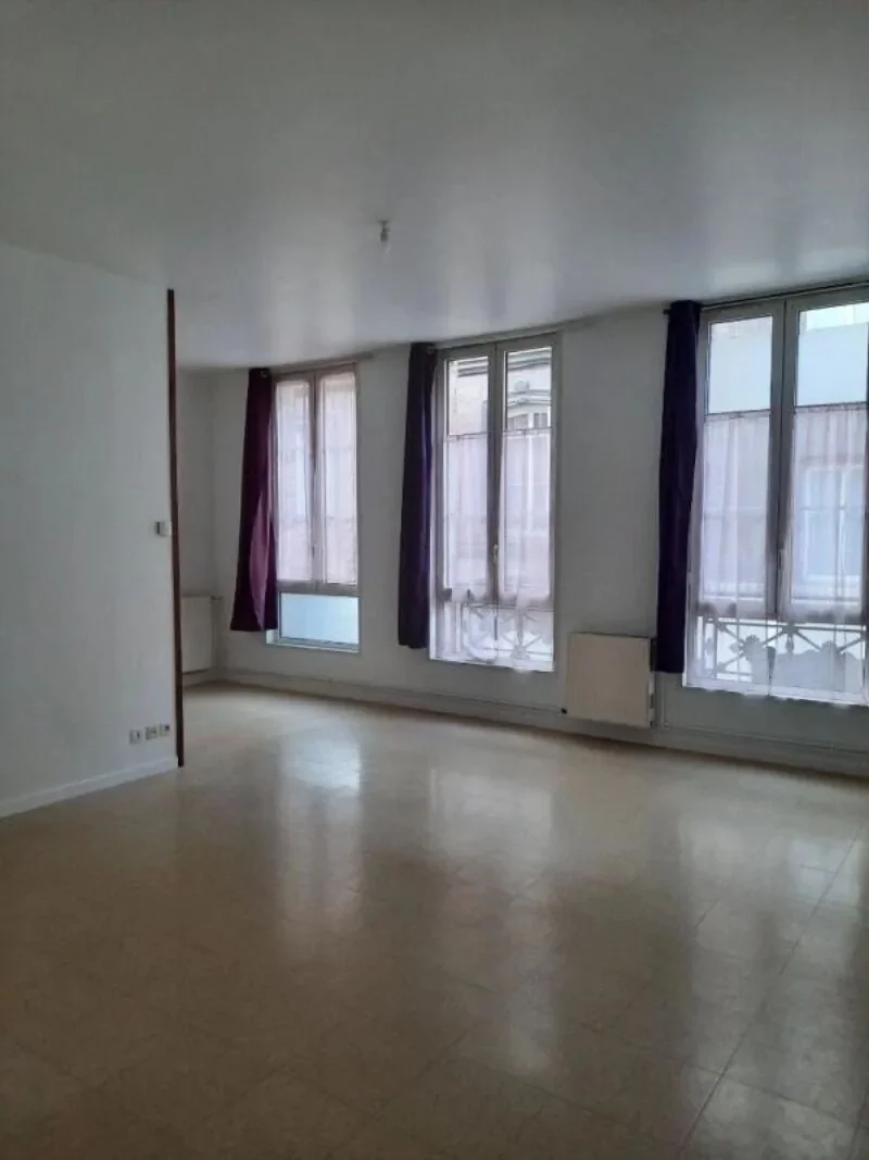Flat Place Aristide Briand in Elbeuf