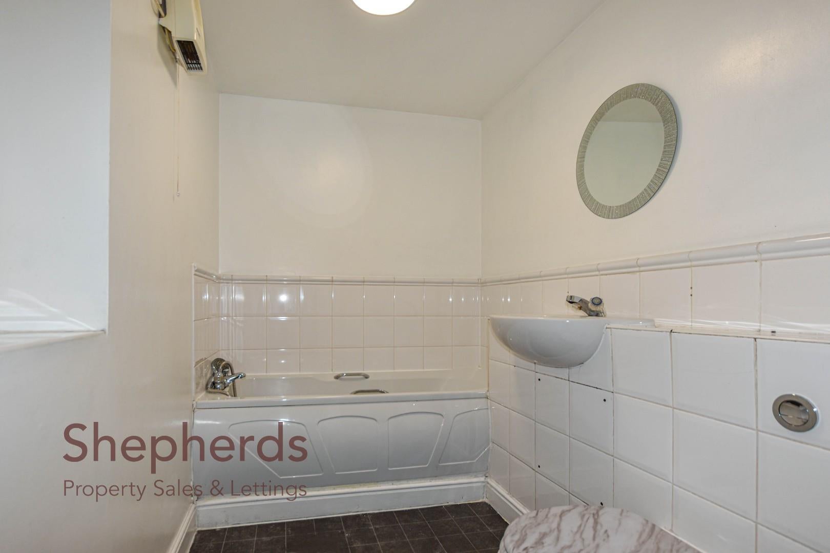 Flat Plomer Avenue in Hoddesdon