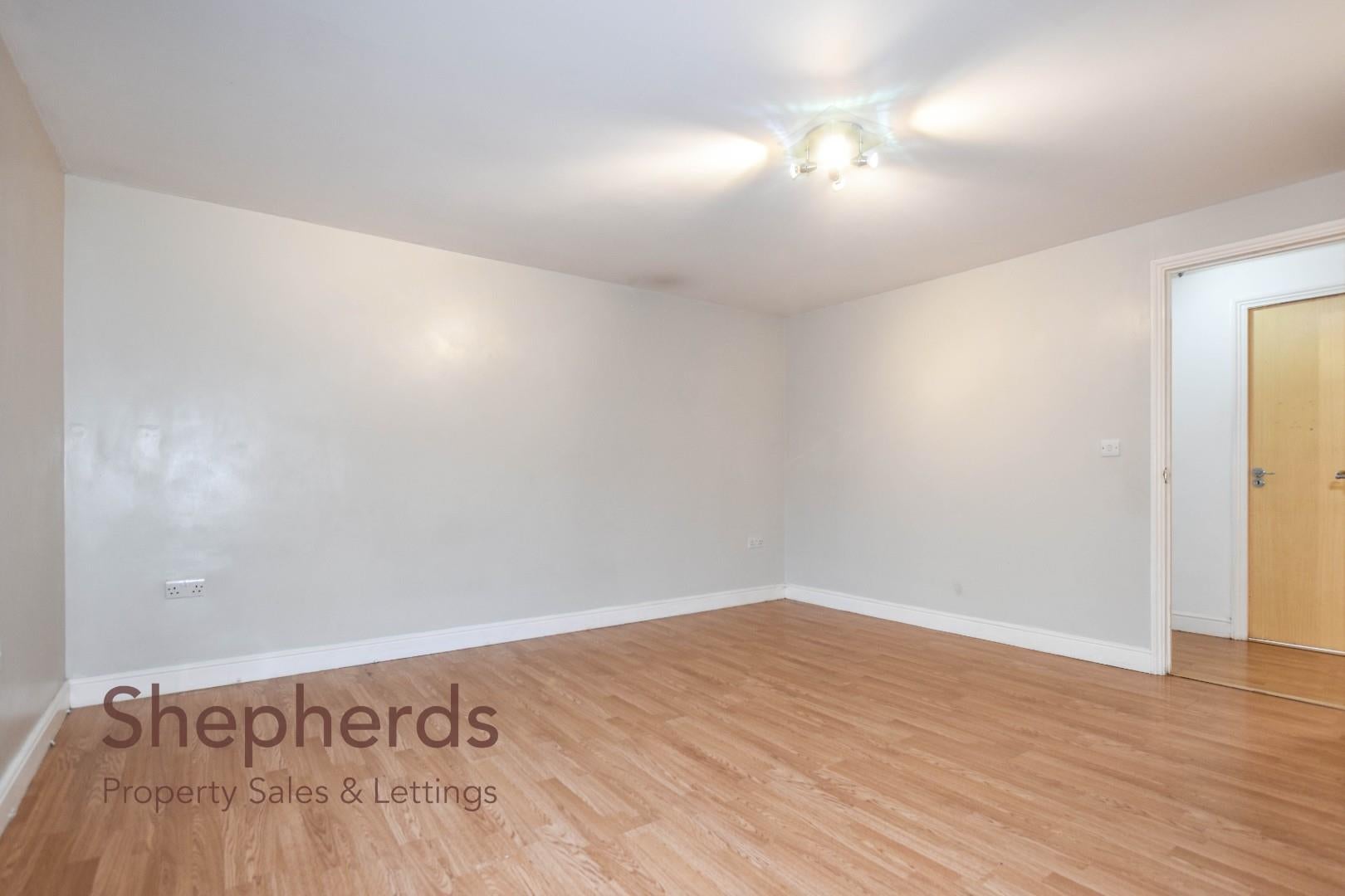 Flat Plomer Avenue in Hoddesdon
