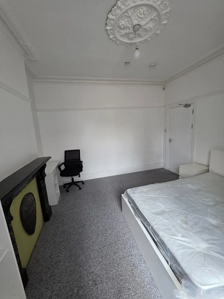 Room Old Road West in Gravesham