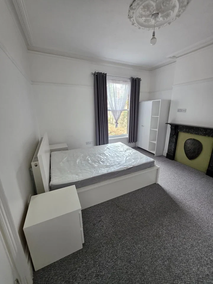 Room Old Road West in Gravesham