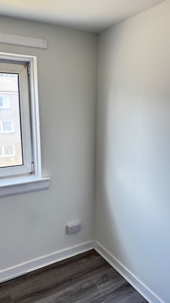 Flat Woodside Crescent in Paisley