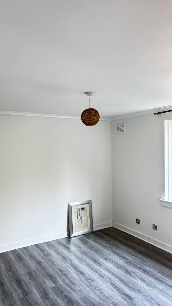 Flat Woodside Crescent in Paisley