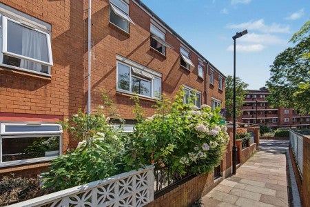 Flat Hayling Close in Greater London