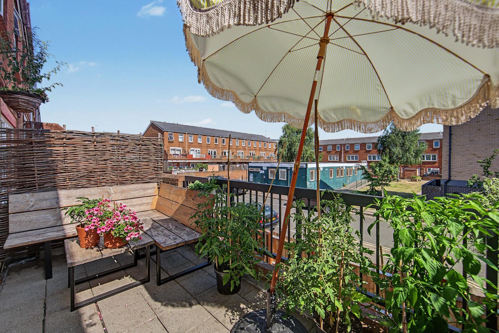 Flat Hayling Close in Greater London