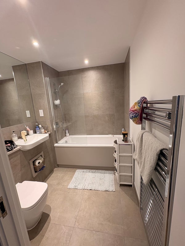 Room Headlam Road in Greater London