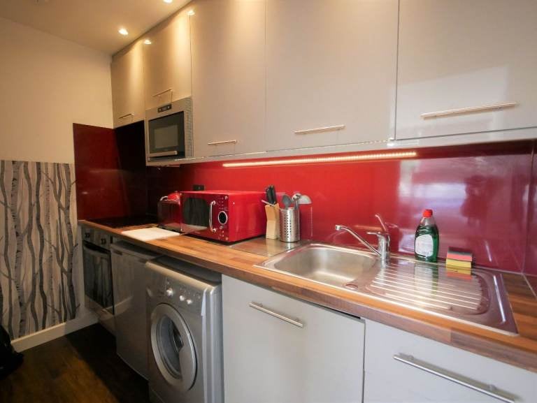 Flat Cumnor Road in Bournemouth