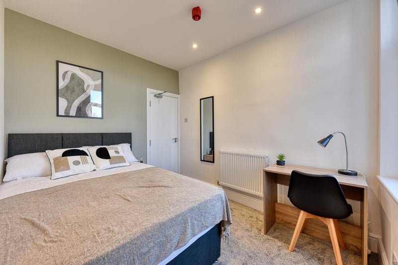 Room Chestnut Grove in Nottingham