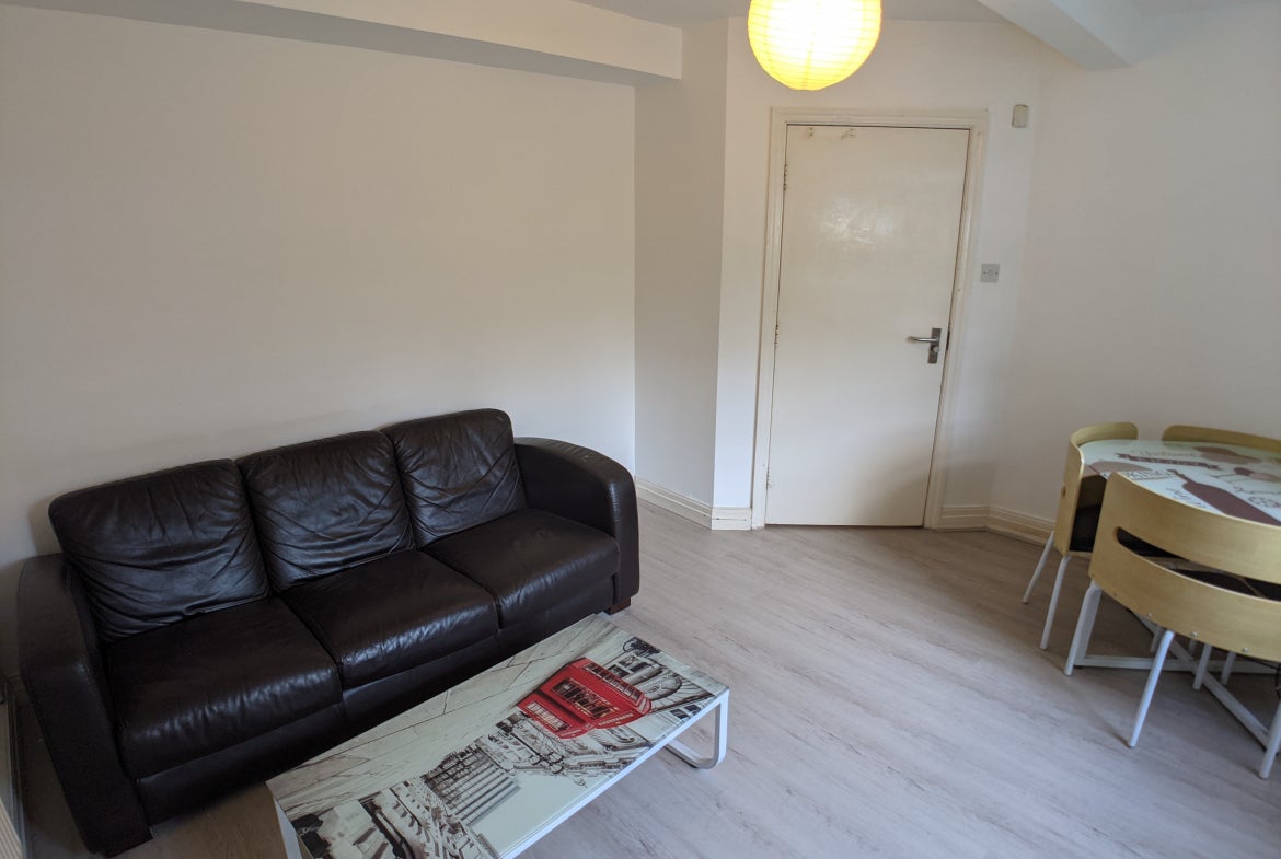 Flat Swinton Grove in Manchester