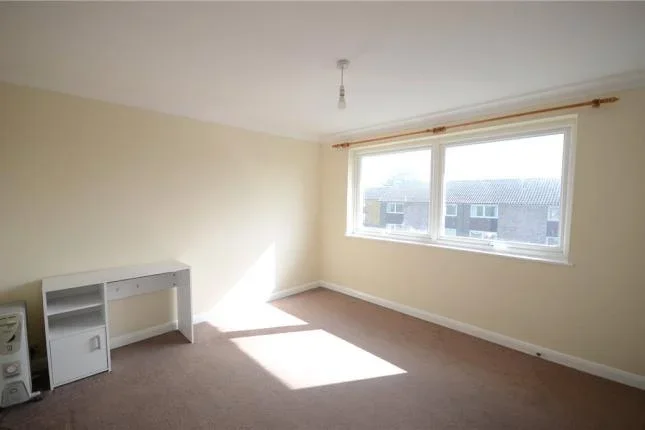 Flat Broadlands Court in Bracknell