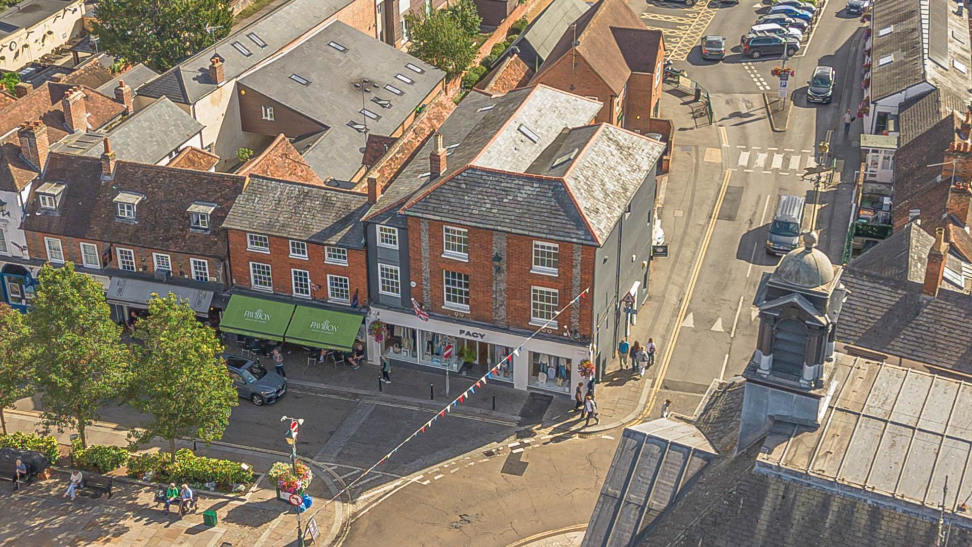 Flat Market Place in South Oxfordshire