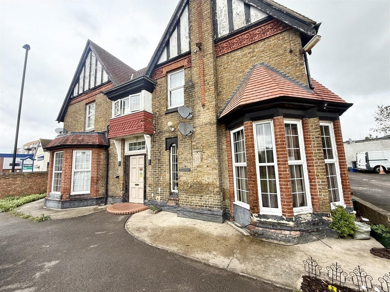 Room Elmwood Avenue in Greater London