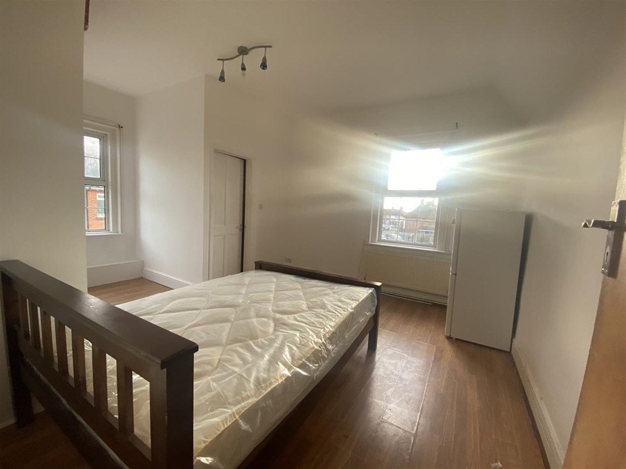 Room Elmwood Avenue in Greater London