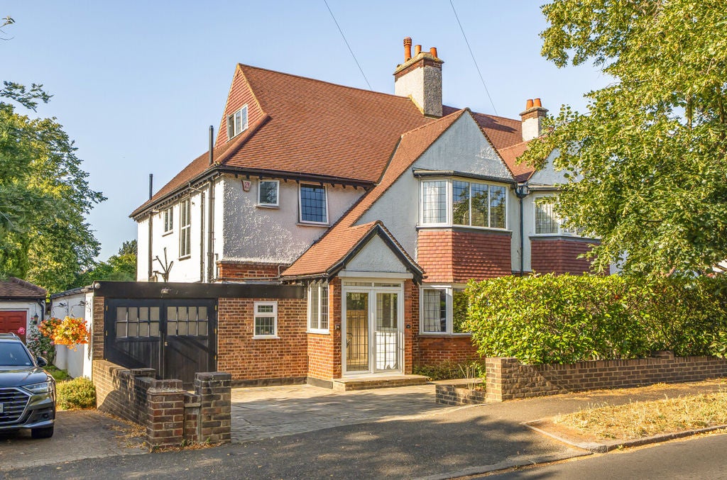 House Highfield Road in Greater London