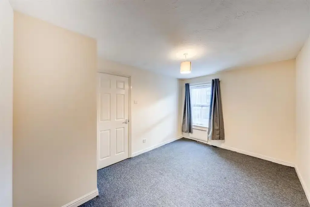 Flat Osbourne Road in Dartford