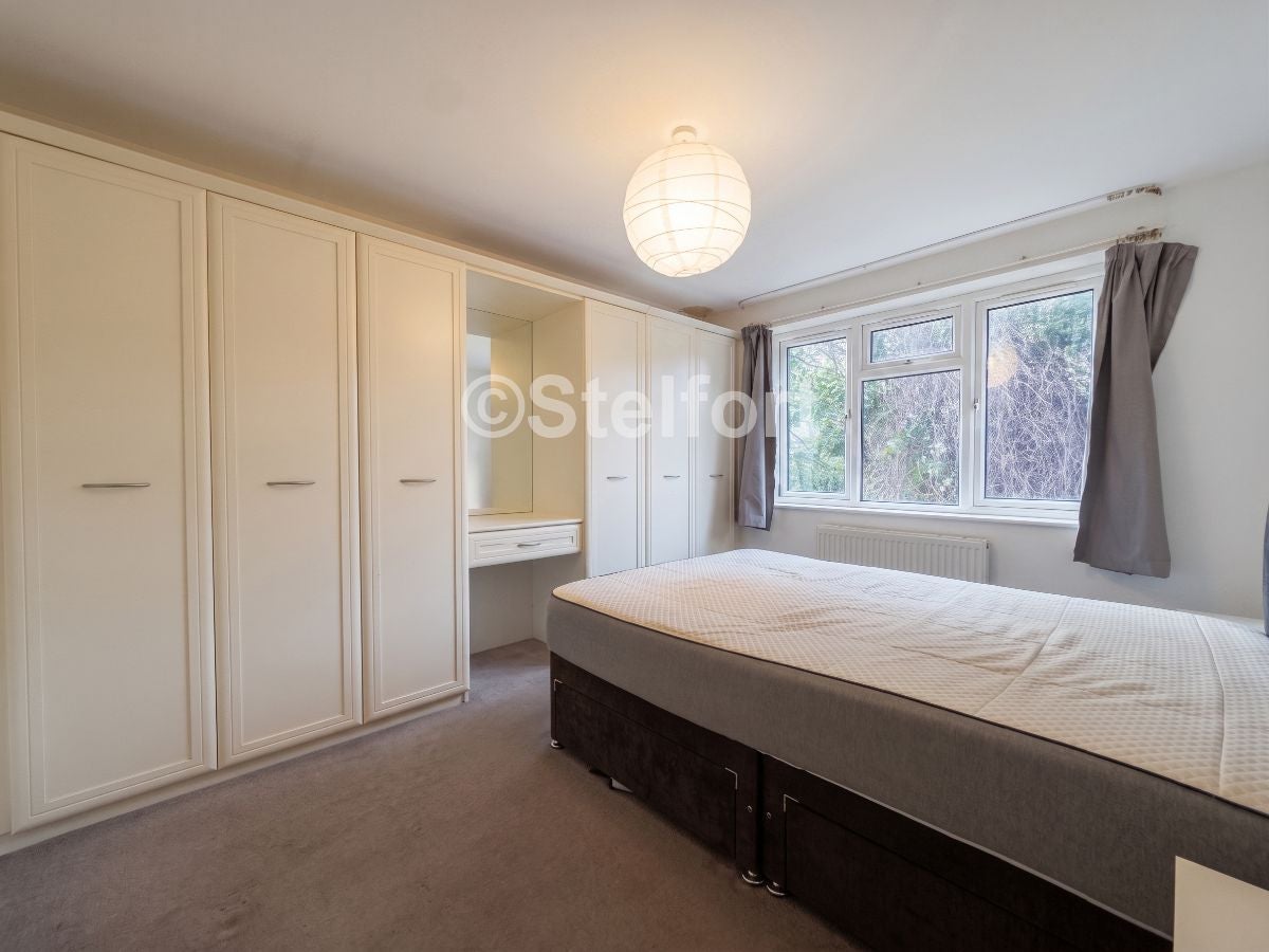 Flat Kingsdown Road in Greater London