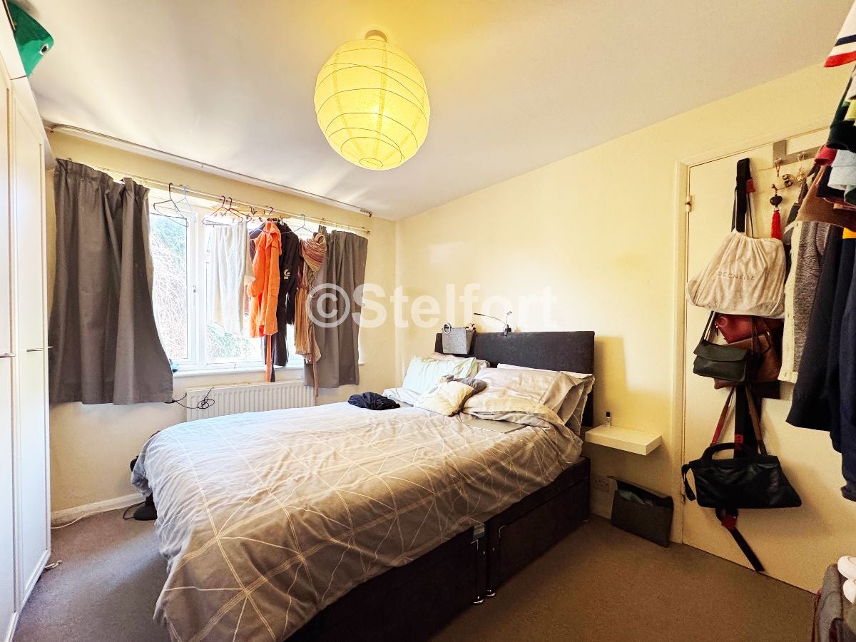 Flat Kingsdown Road in Greater London