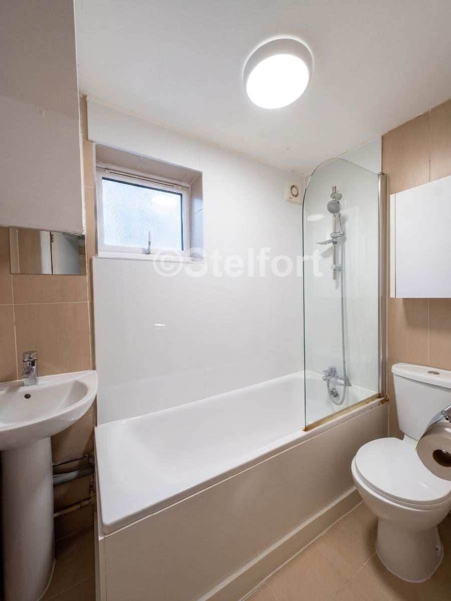Flat Kingsdown Road in Greater London