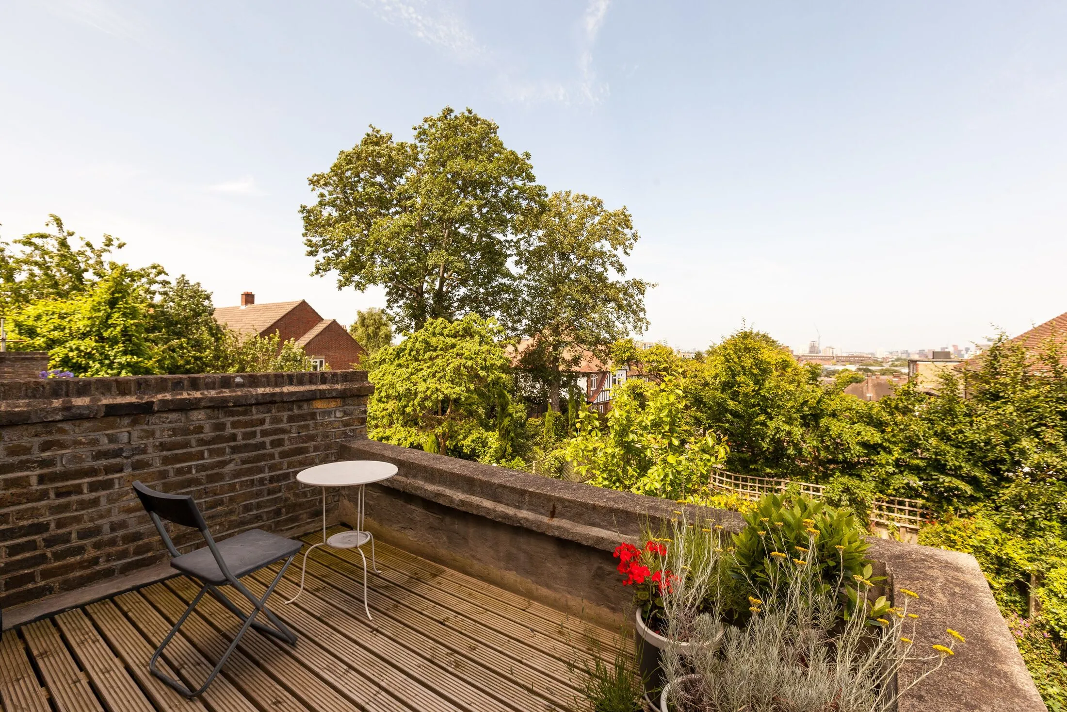 Flat Rollscourt Avenue in Greater London