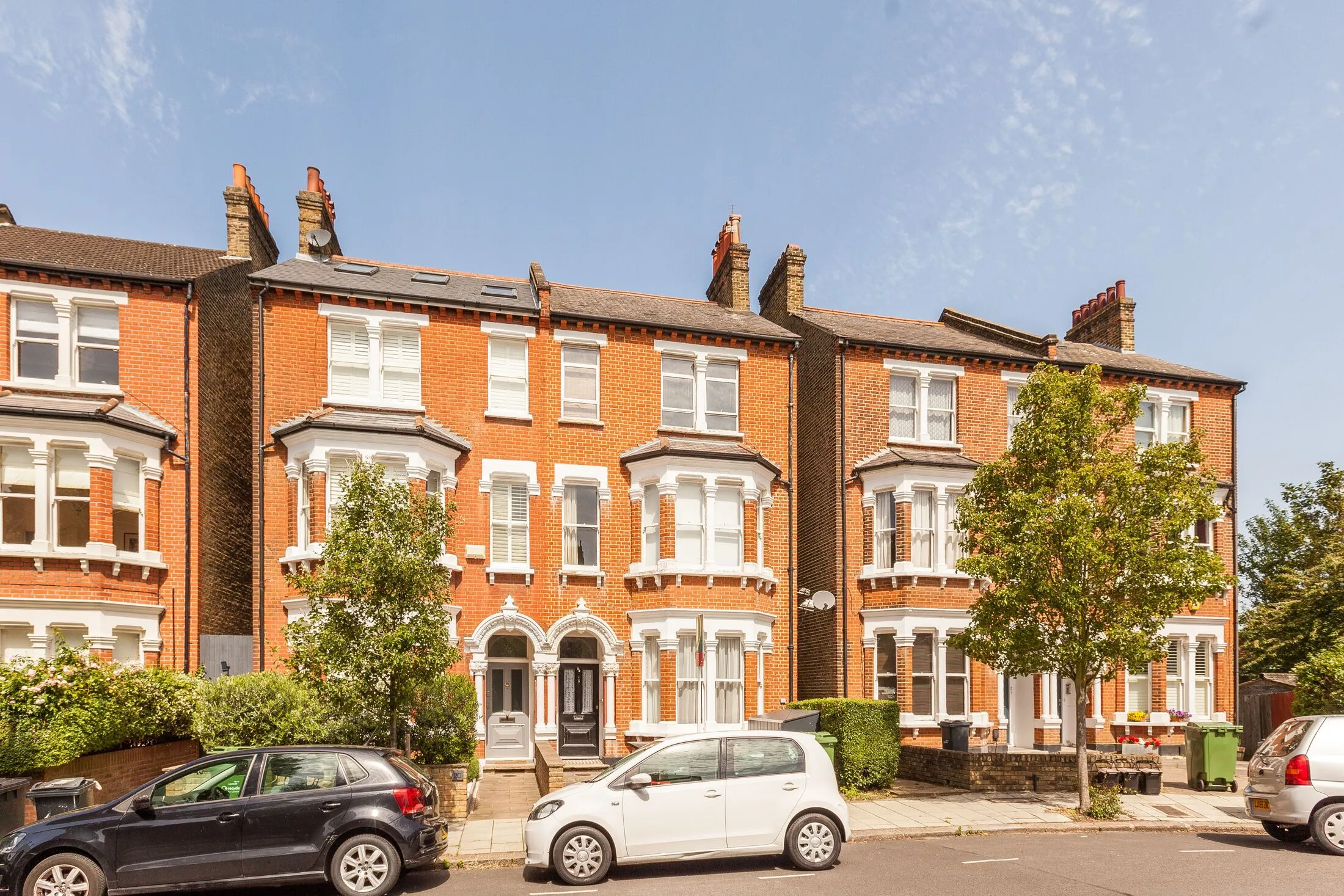 Flat Rollscourt Avenue in Greater London