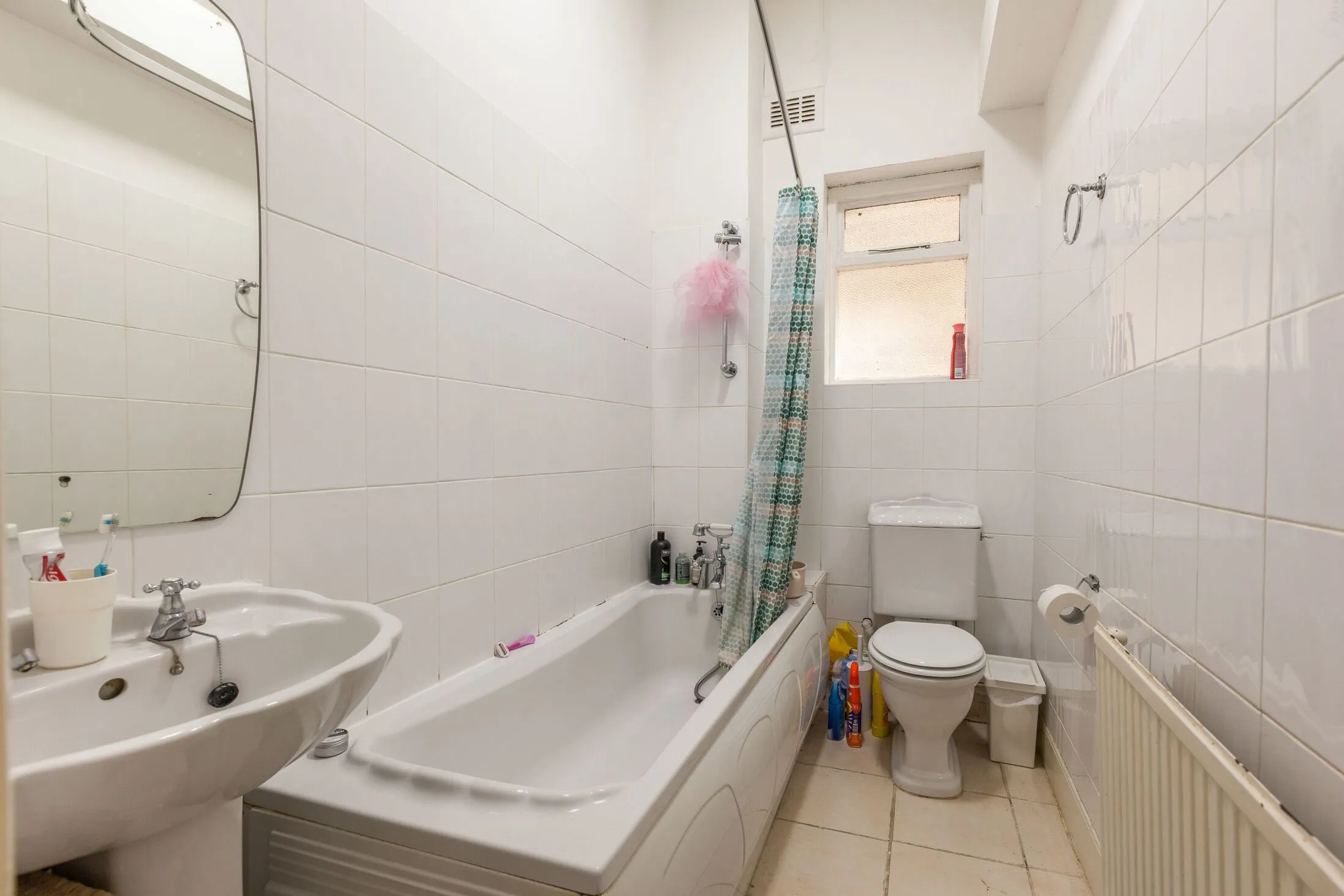 Flat Rollscourt Avenue in Greater London