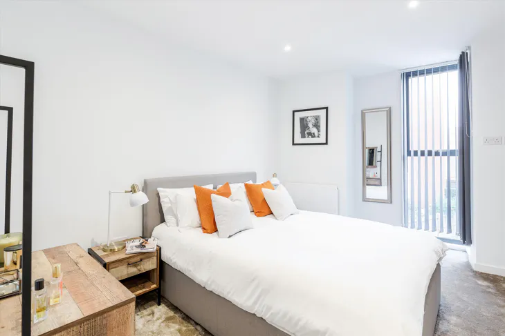 Flat Grange Road in Greater London