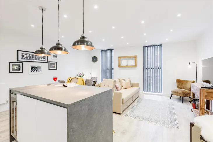Flat Grange Road in Greater London