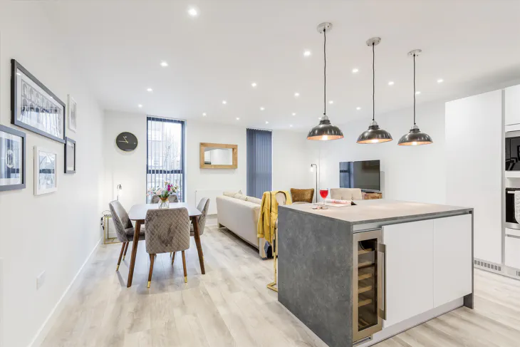 Flat Grange Road in Greater London