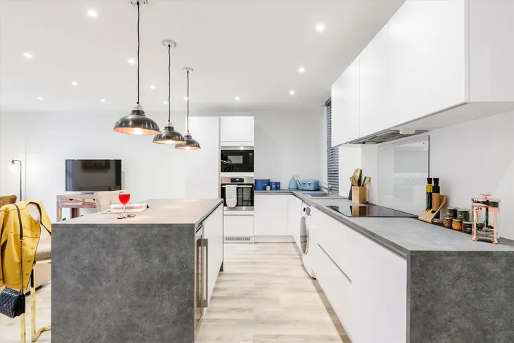 Flat Grange Road in Greater London