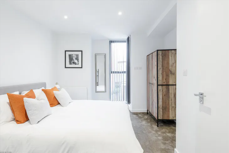 Flat Grange Road in Greater London