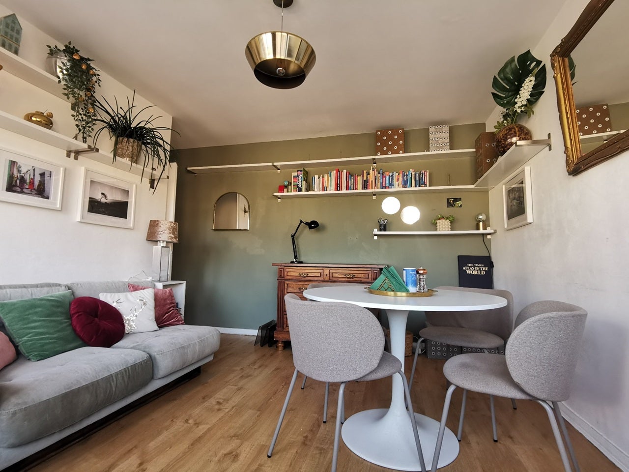 Room Gaisford Street in Greater London