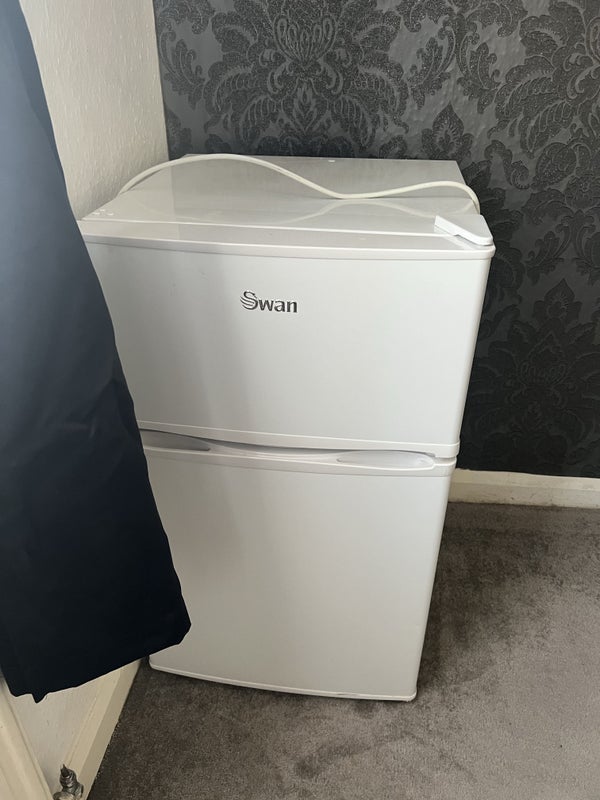 Room Lonsdale Avenue in Greater London