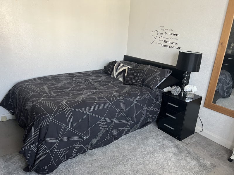 Room Lonsdale Avenue in Greater London