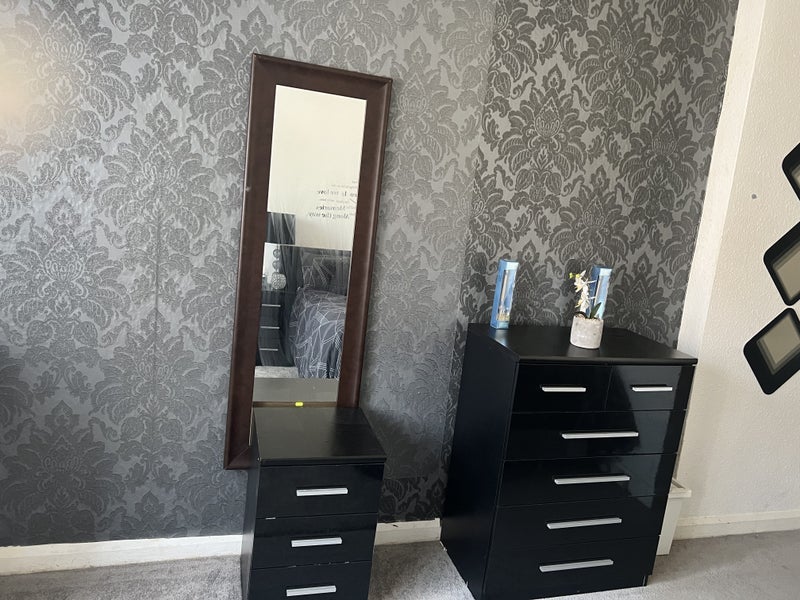 Room Lonsdale Avenue in Greater London