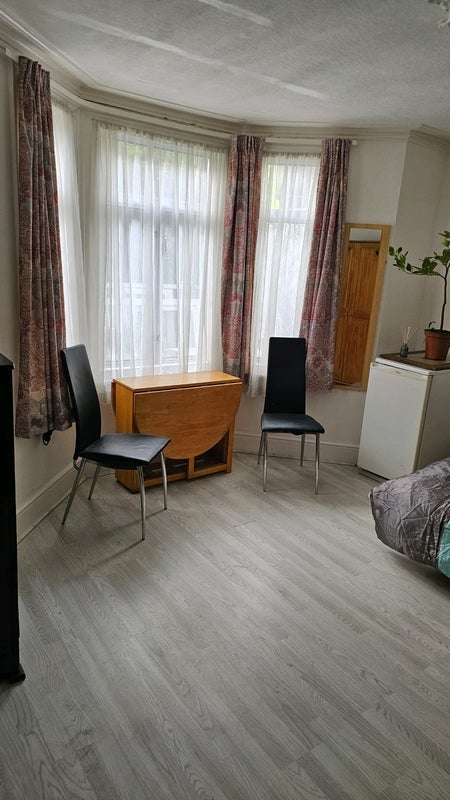 Room Dawes Road in Greater London
