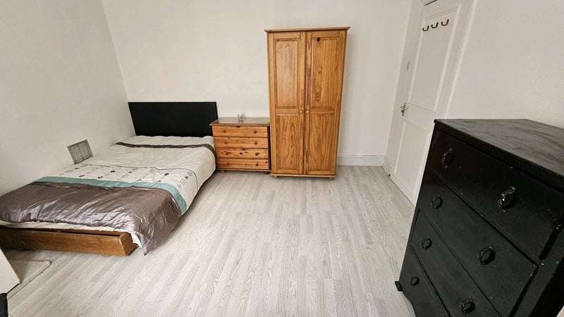 Room Dawes Road in Greater London