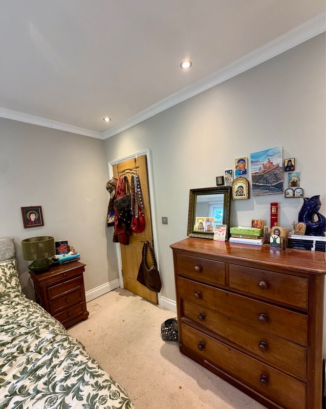 Room Flat Iron Square in Greater London
