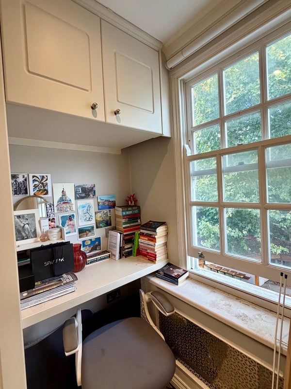 Room Flat Iron Square in Greater London