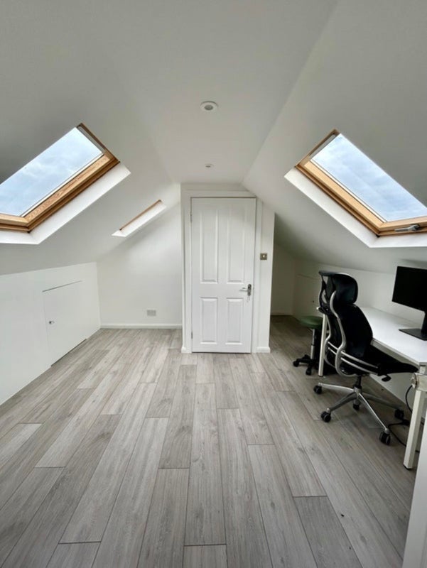 Room Manton Avenue in Greater London