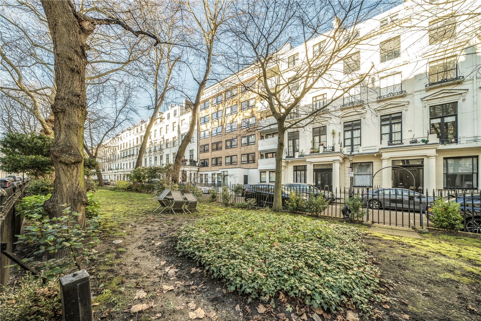 Flat Queen's Gardens in City of Westminster