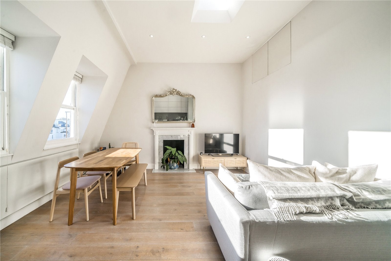 Flat Queen's Gardens in City of Westminster