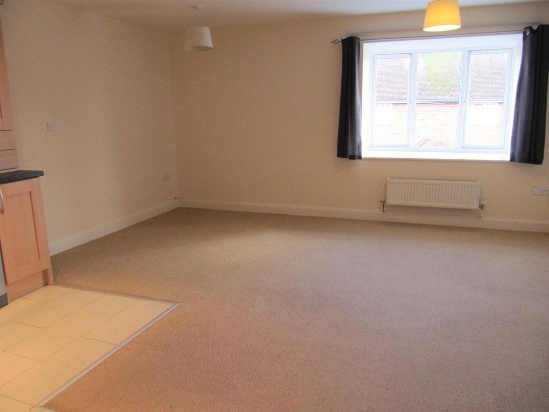 Flat Flaxfield Road in Basingstoke and Deane