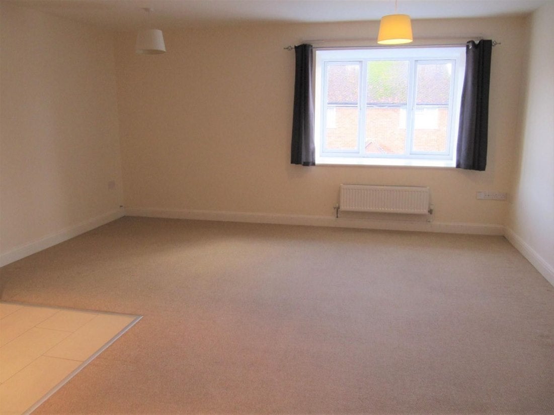 Flat Flaxfield Road in Basingstoke and Deane