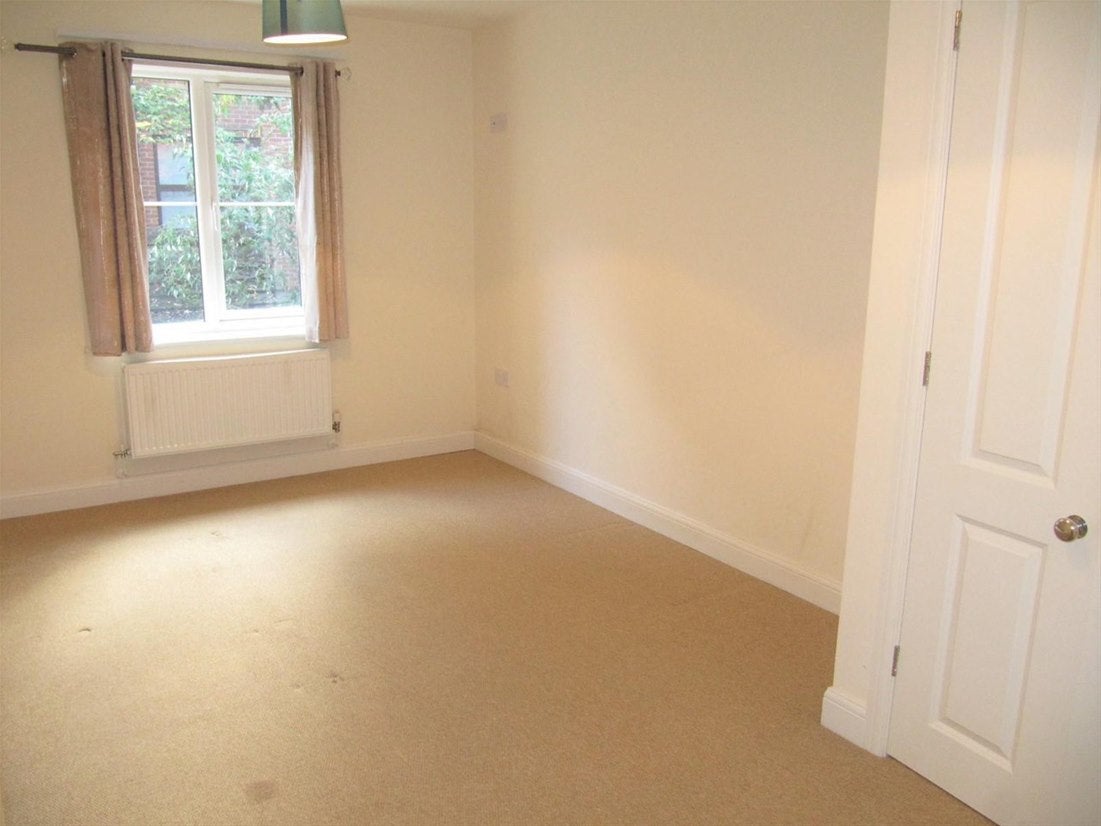 Flat Flaxfield Road in Basingstoke and Deane